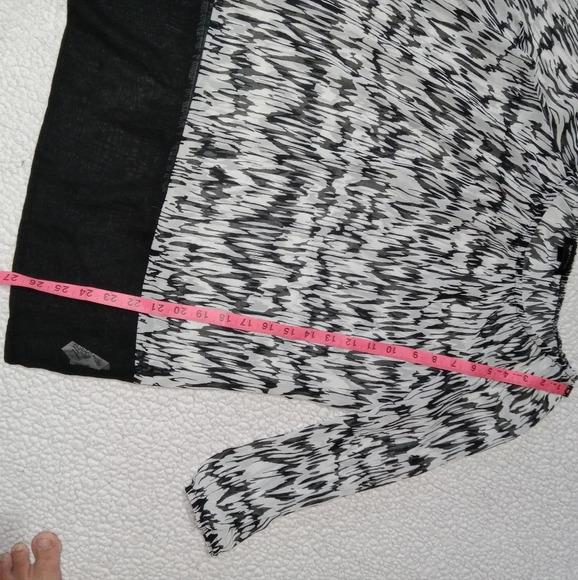 AB Studio EUC Black & White Sheer 3/4 Sleeve Top size small - Picture 7 of 8